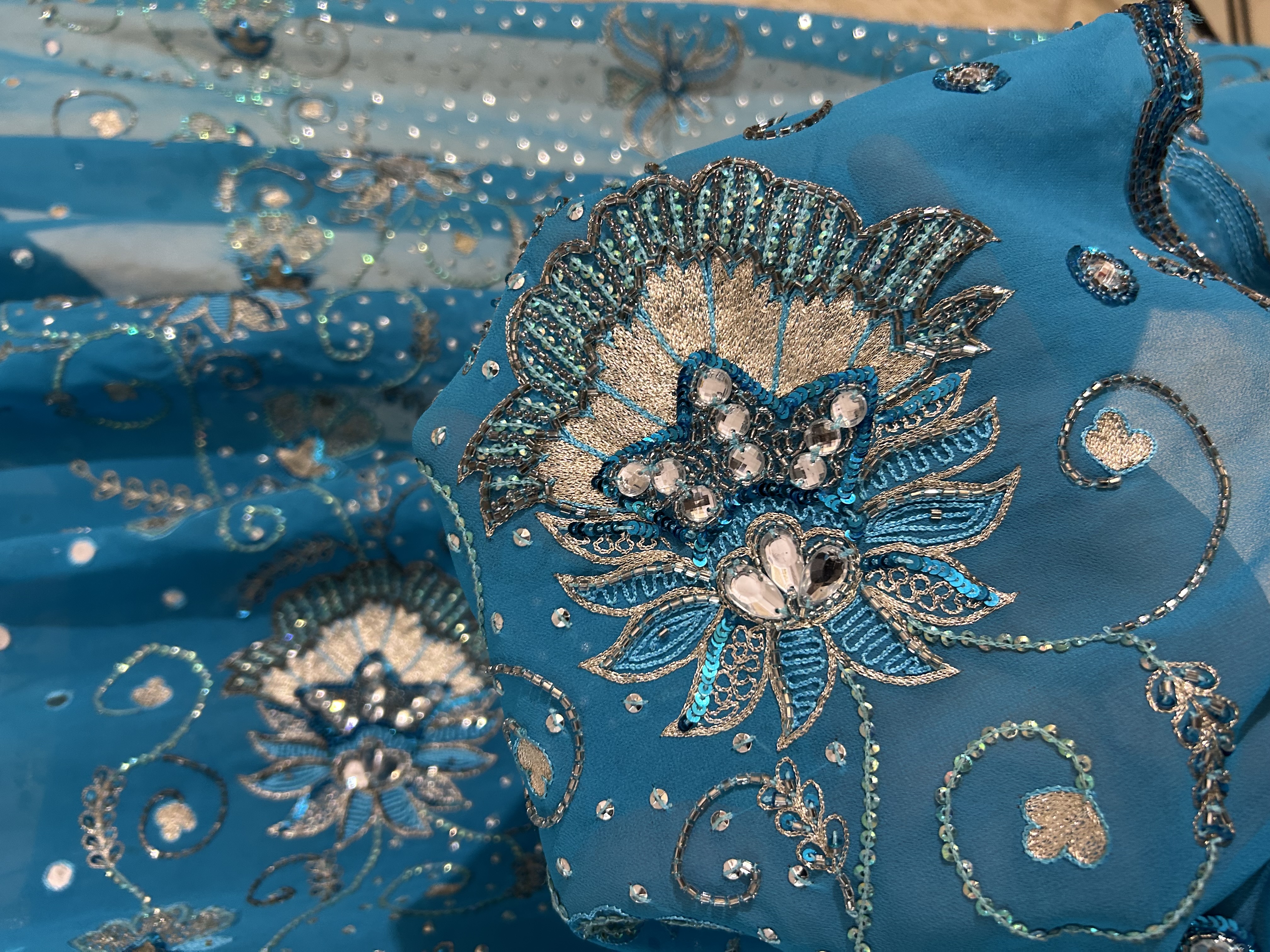 Jhil mil vintage saree — image 3