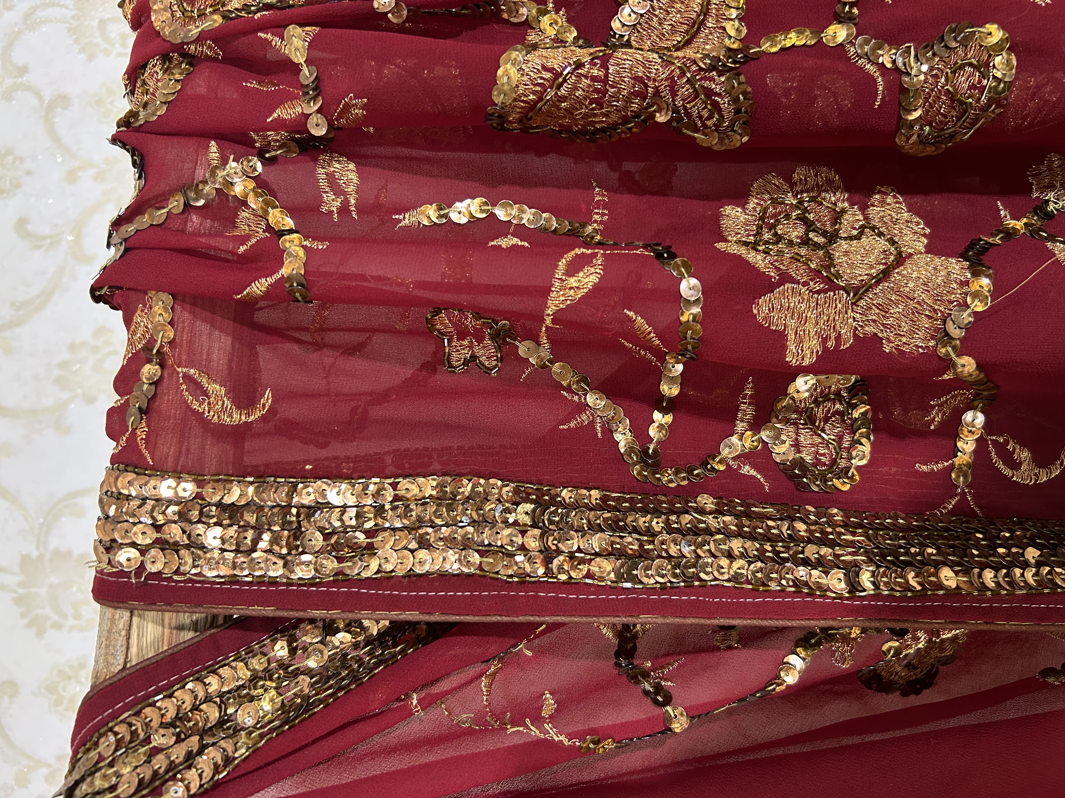 Mehroon vintage saree — image 5