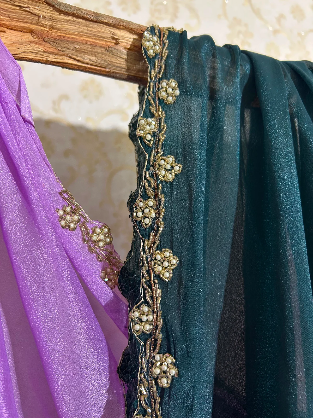 Crepe silk ombre saree with kutdana border  — image 3