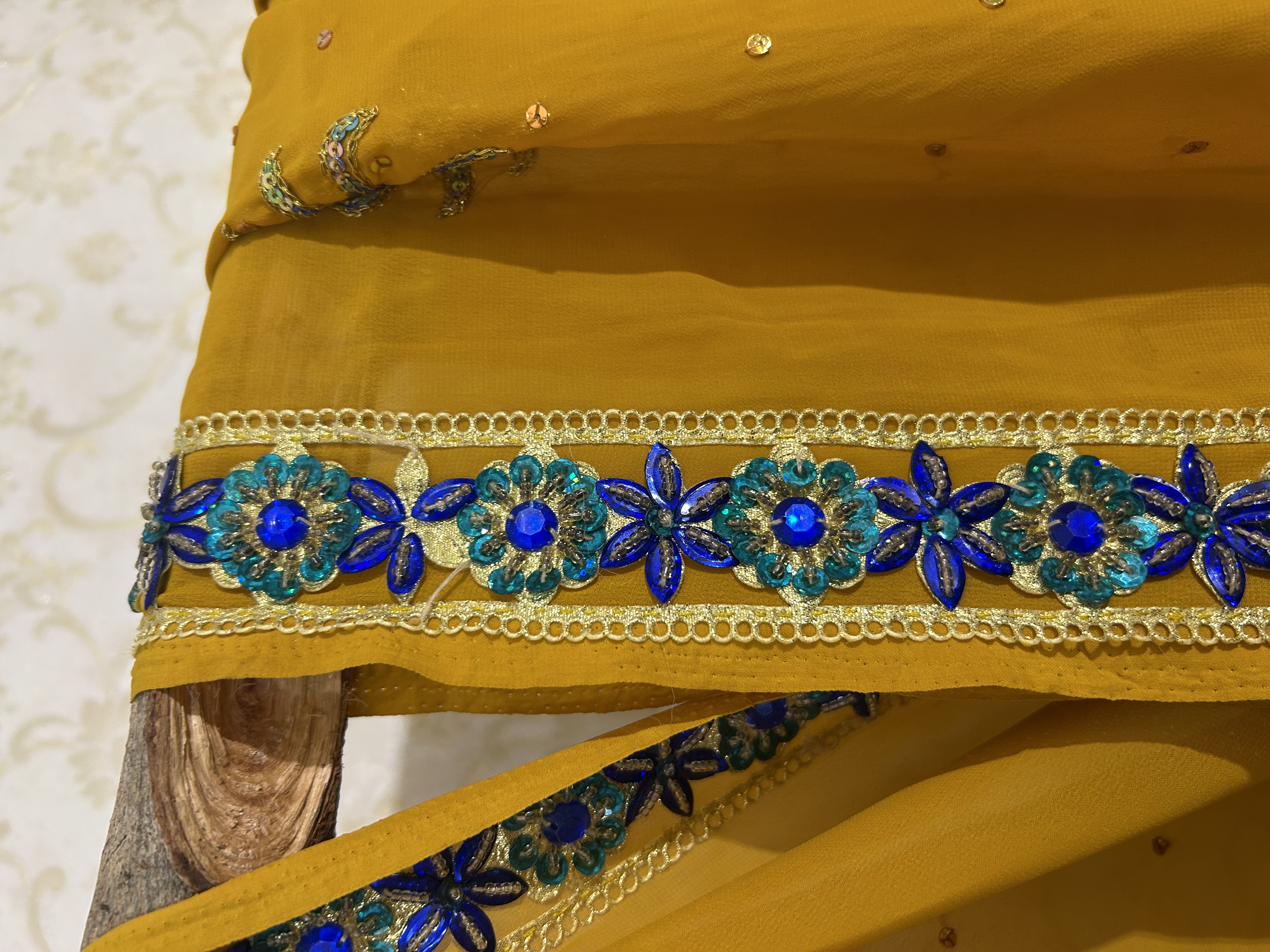 Golden gul vintage saree — image 3