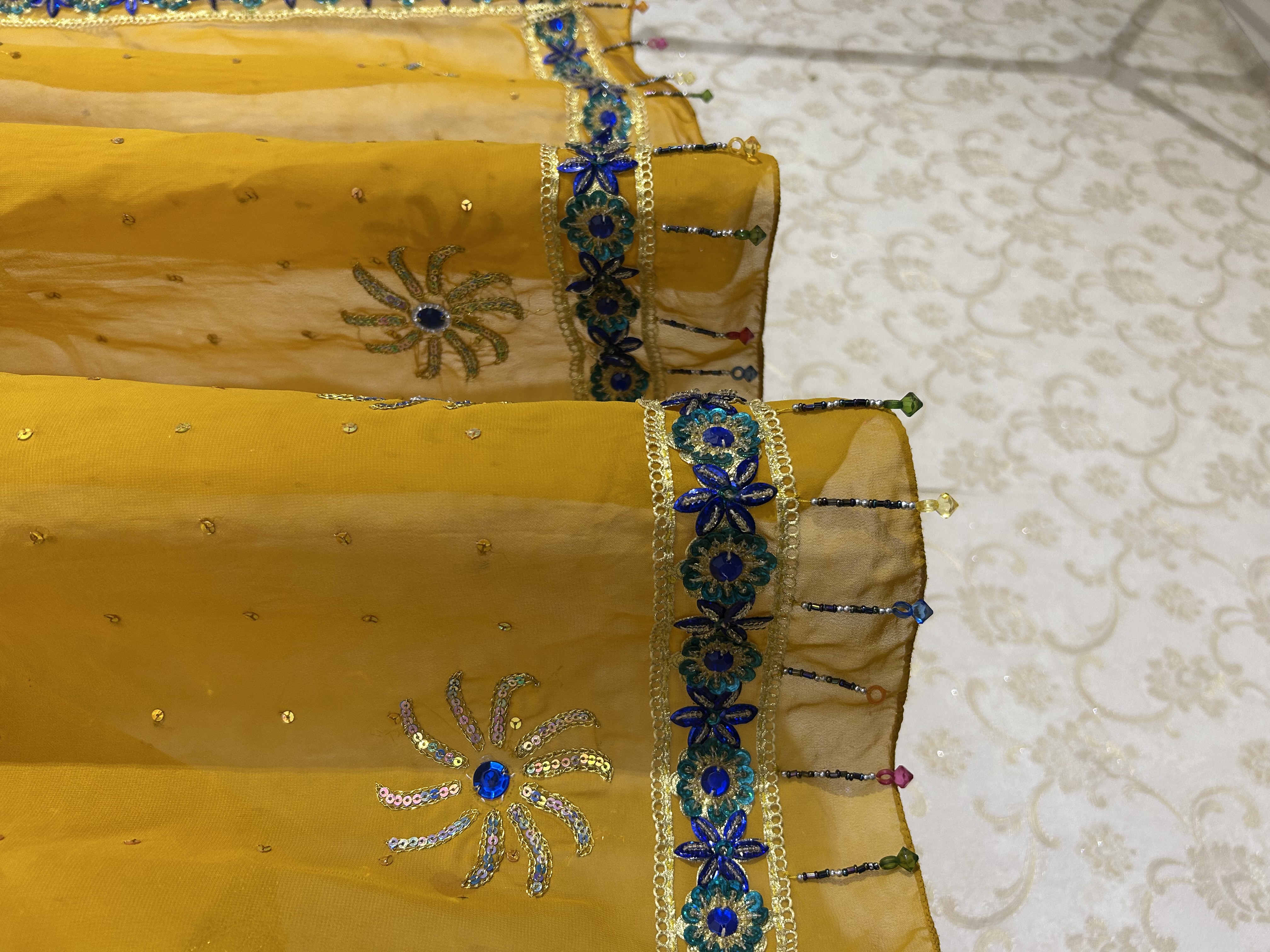 Golden gul vintage saree — image 4