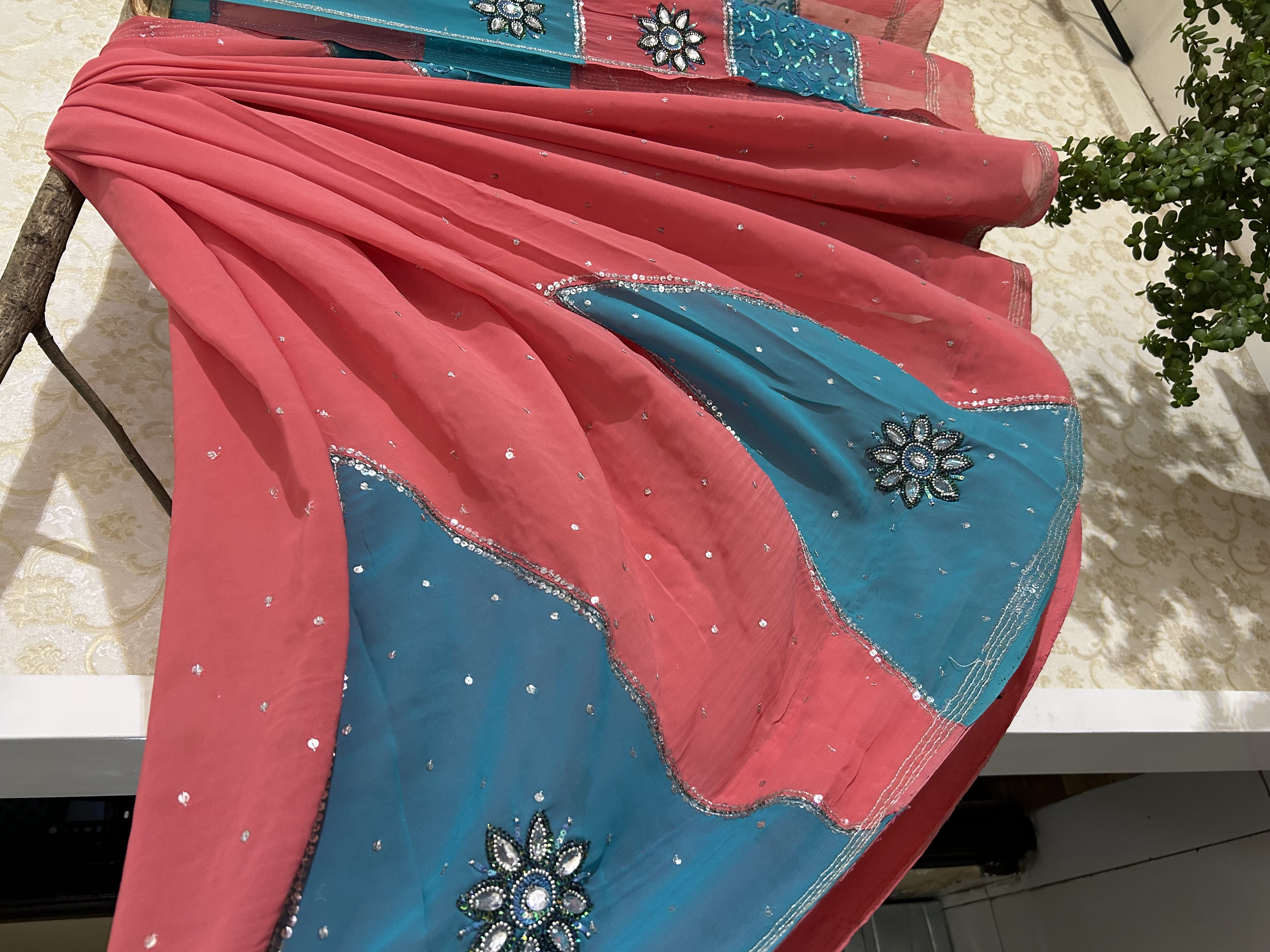 Tropical Rose vintage saree — image 2