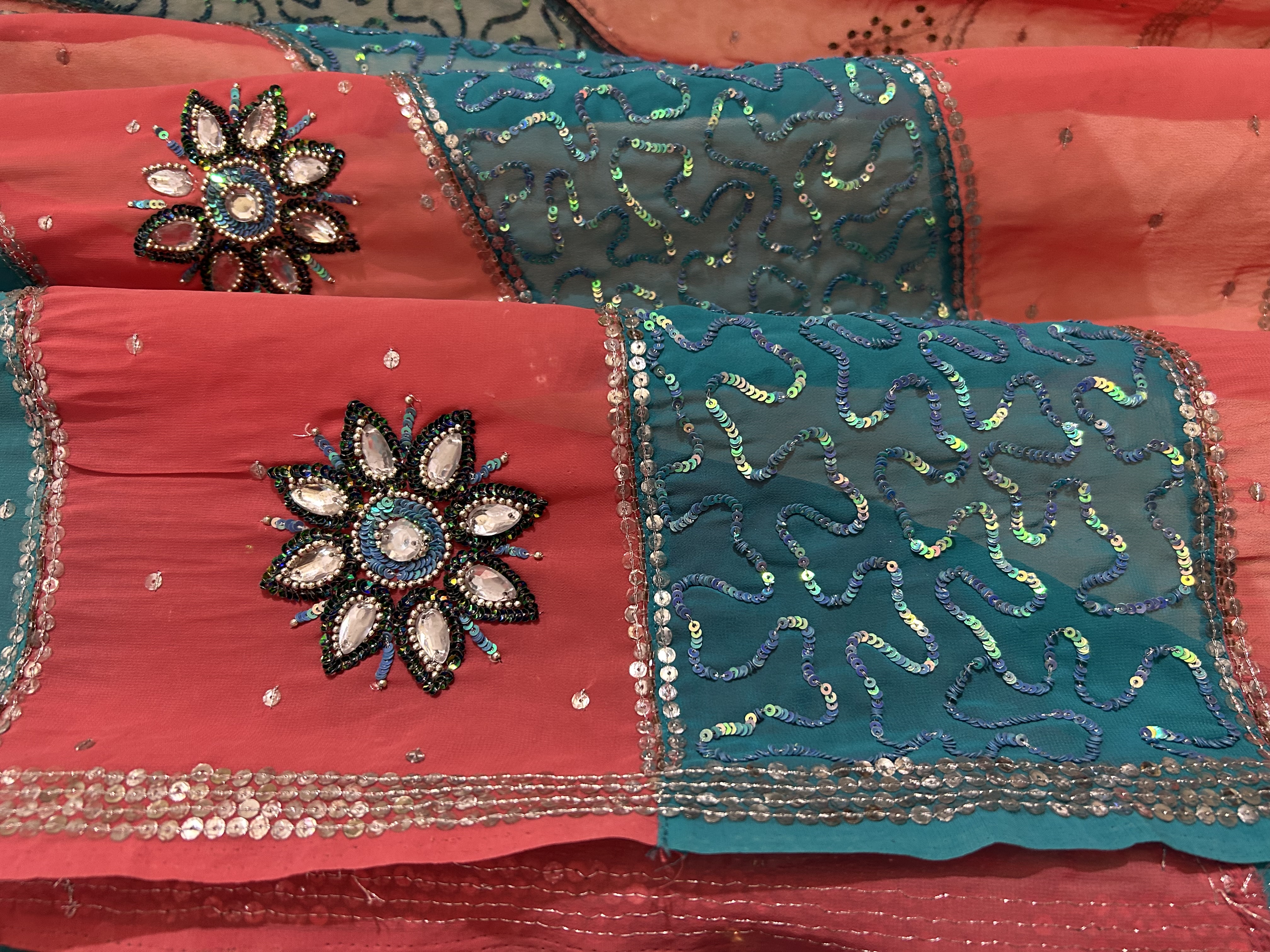 Tropical Rose vintage saree — image 3
