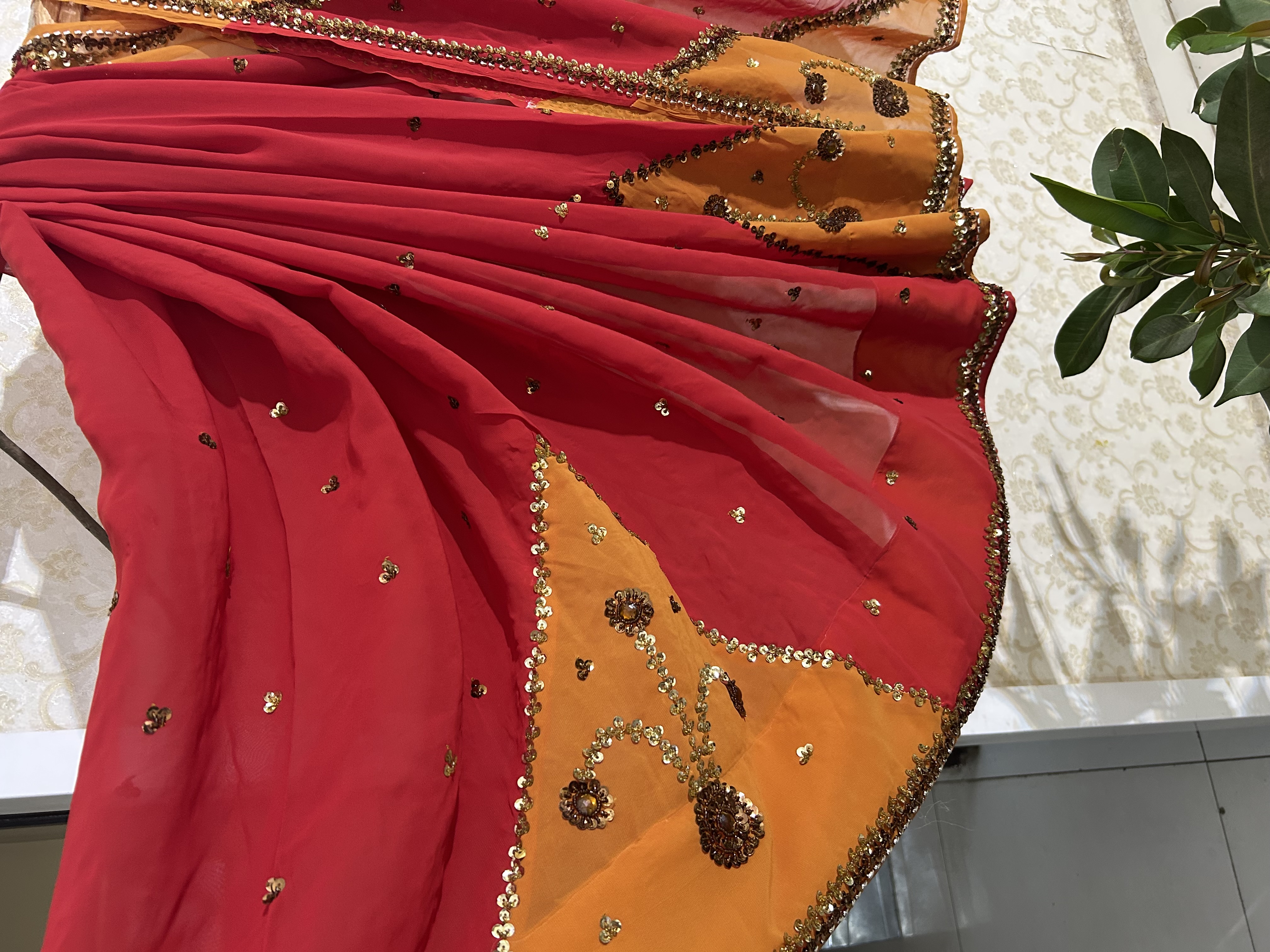 Kesariya Gul dual tone vintage saree — image 2