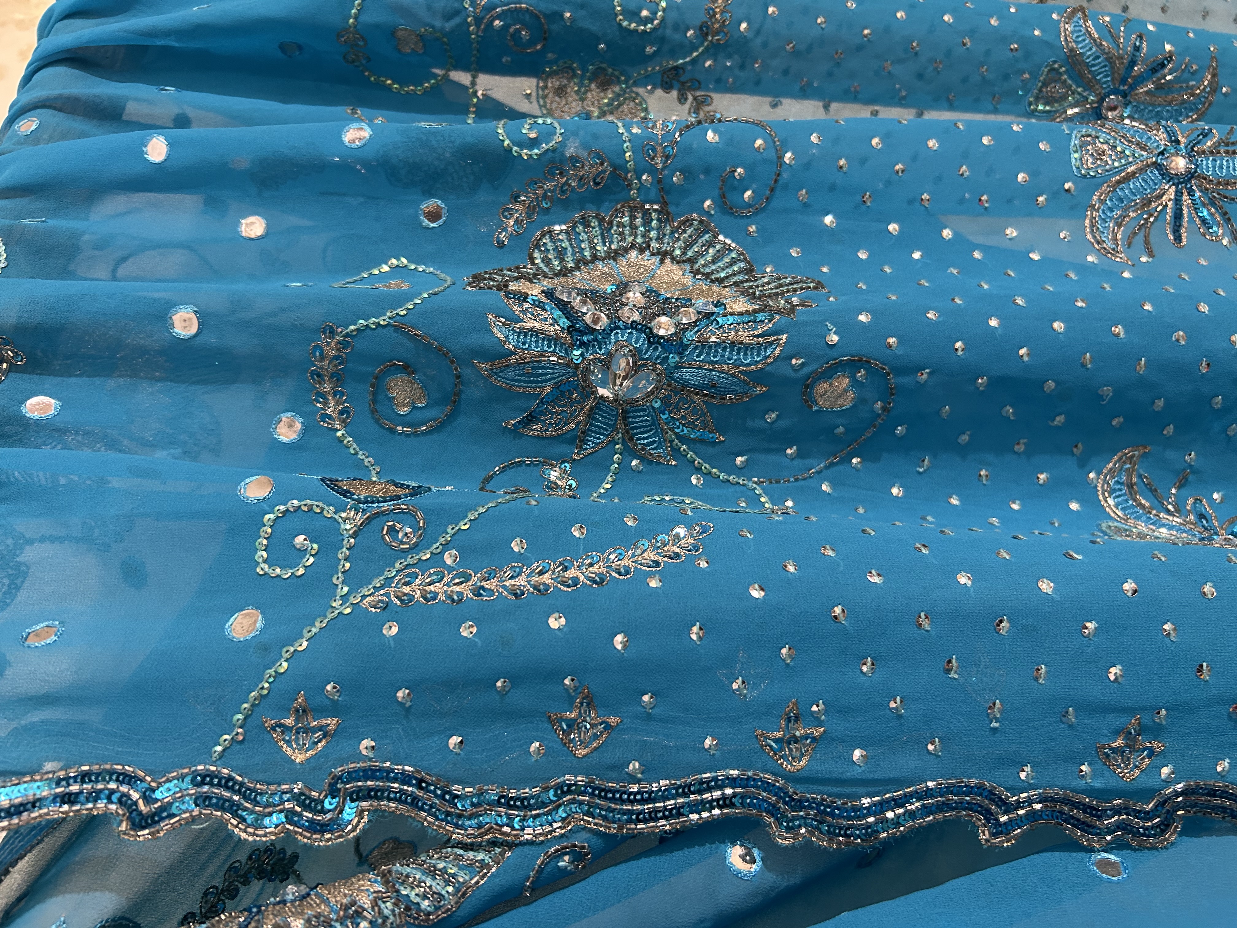 Jhil mil vintage saree — image 4