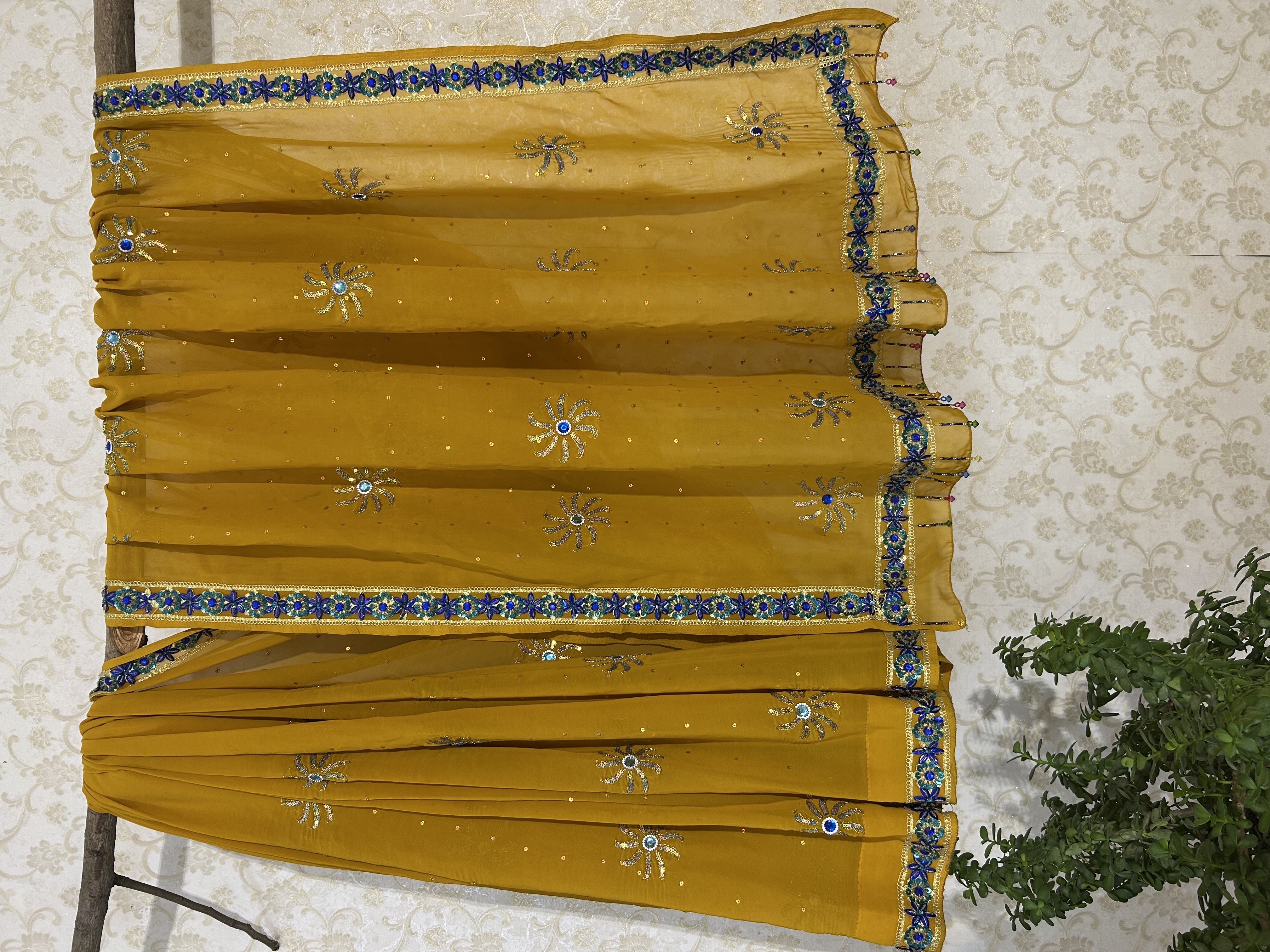 Golden gul vintage saree — image 1