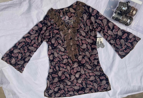 Y2k straight kurti with flared hands paisley print