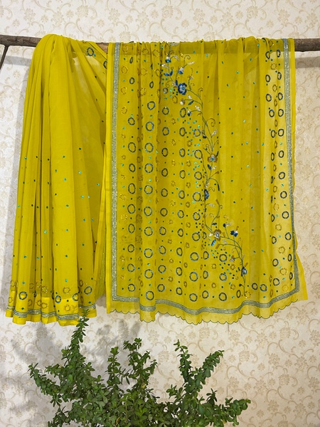 Pili pataka vintage saree