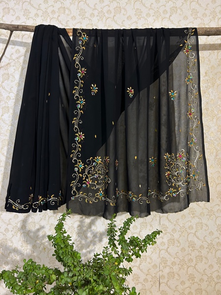 Syaahi saree